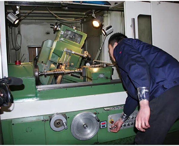 S7732蝸桿磨床，精度可達5級