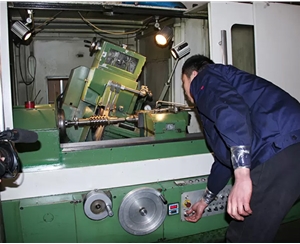 S7732蝸桿磨床，精度可達5級